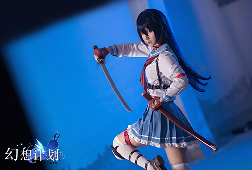 复仇利刃初现 《幻想计划》霜COS还原校服太刀成长史 复仇利刃初现 《幻想计划》霜COS还原校服太刀成长史