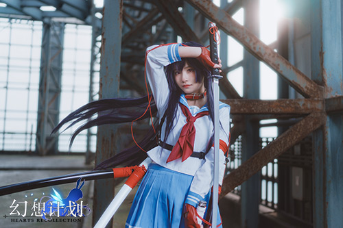 复仇利刃初现 《幻想计划》霜COS还原校服太刀成长史 复仇利刃初现 《幻想计划》霜COS还原校服太刀成长史