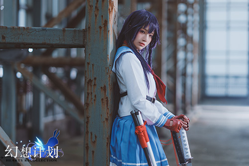 复仇利刃初现 《幻想计划》霜COS还原校服太刀成长史 复仇利刃初现 《幻想计划》霜COS还原校服太刀成长史