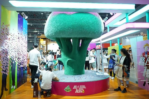 肉改猛男出逃？帅气coser按摩？这是我见过最会搞的漫展现场