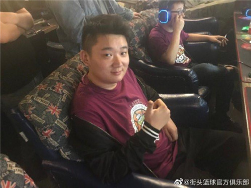 《街头篮球》惊现逆天绝杀 超花肉重庆夺冠