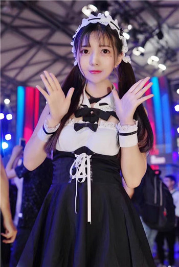 可甜可盐！电魂网络展台绝美showgirl抢先看